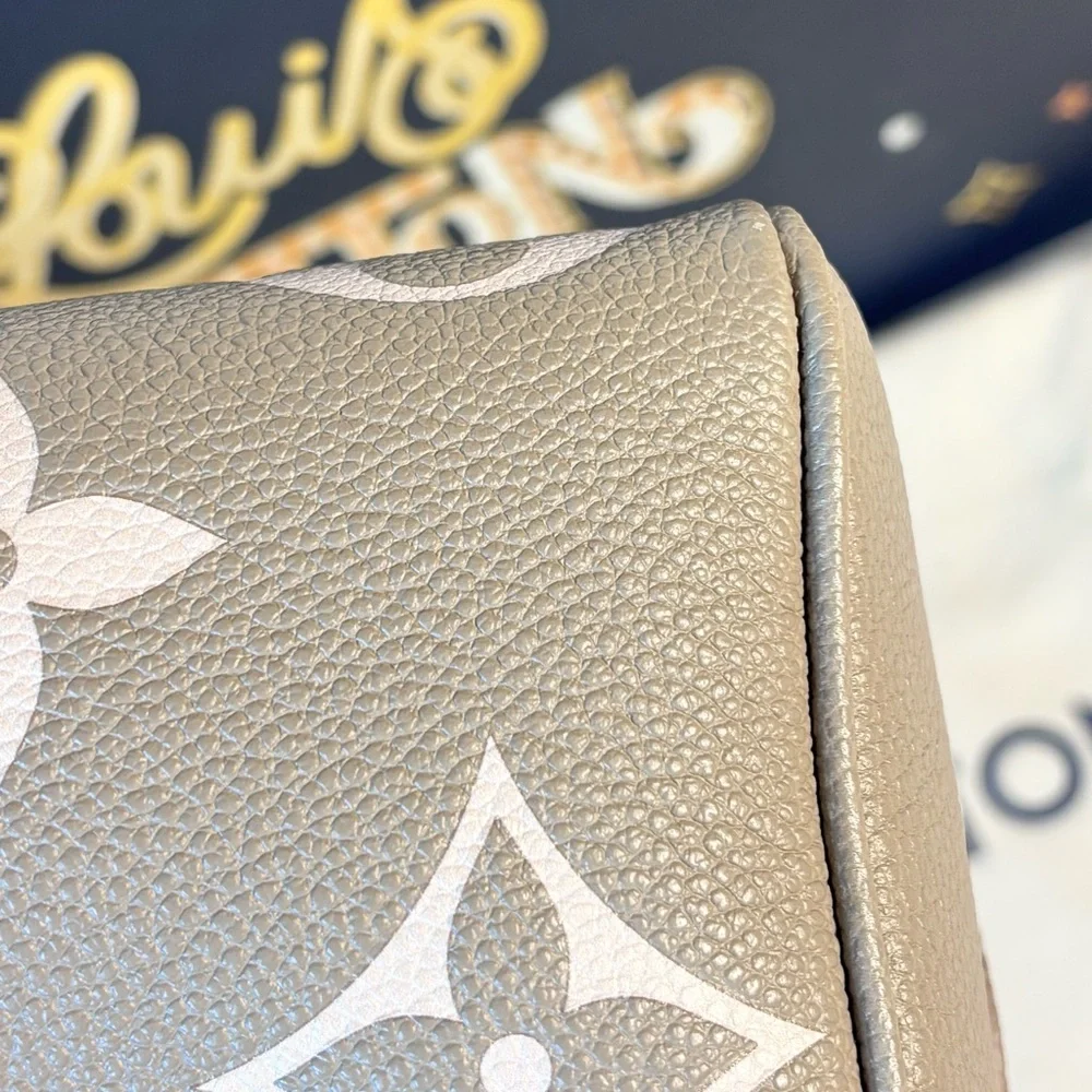 Beautiful Louis Vuitton Speedy Bandouliere 20 Dove Cream Sold - Picture 9 of 16